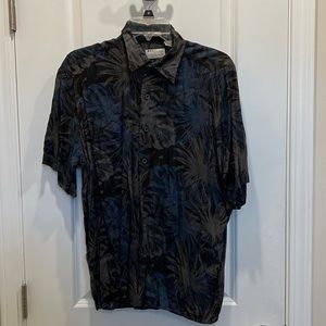 Natural Issue Mens silky touch Hawaiian style button up short sleeve shirt. M